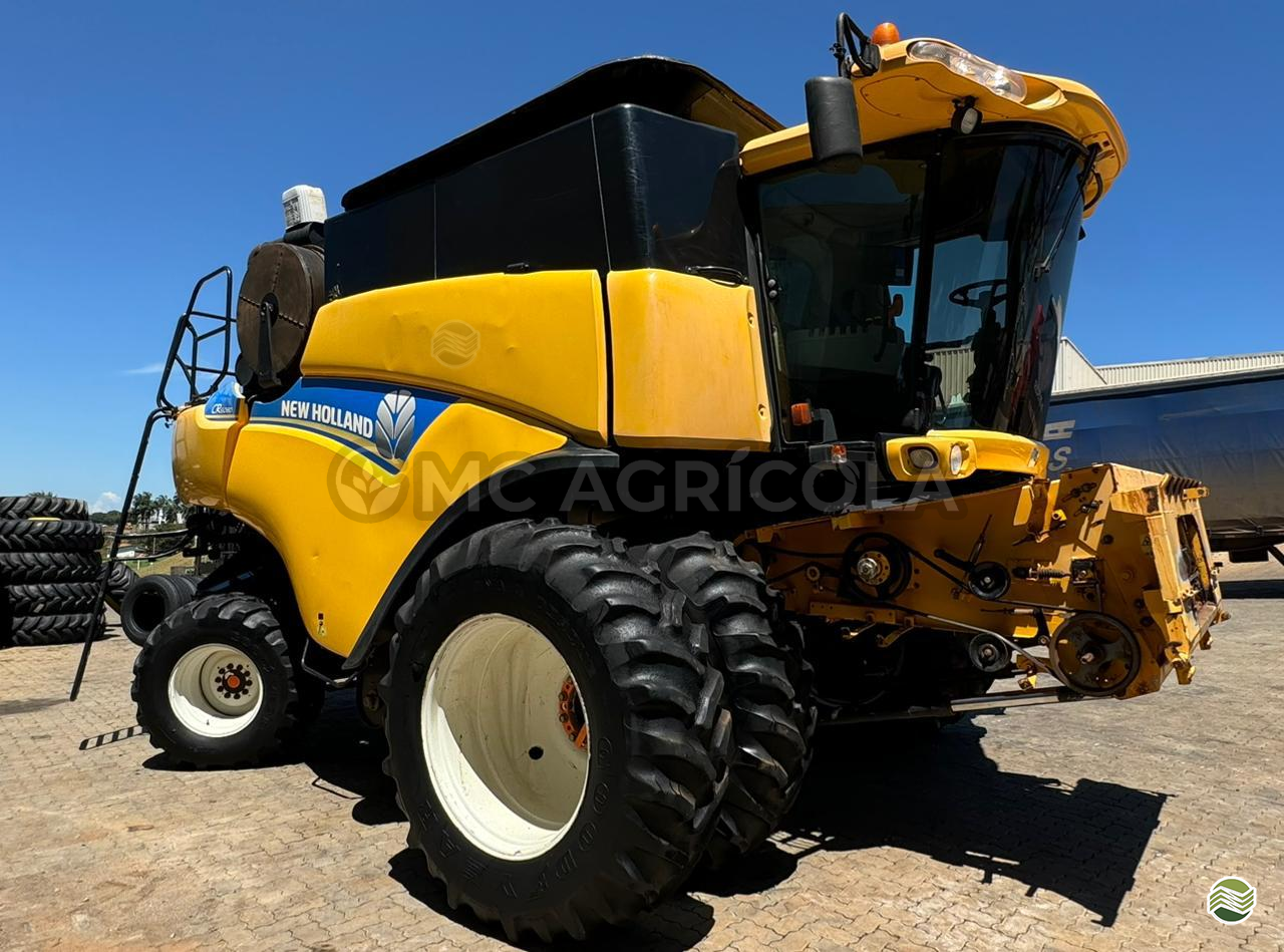 COLHEITADEIRA NEW HOLLAND CR 6080 MC Agrícola ITUMBIARA GOIAS GO